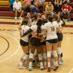 las delfinas de la usc pudieron superar con el fuerte empuje con el que llegaron las lobas de la upr de arecibo en el primer partido de la semifinal de voleibol.jpg (christian ayuso lai)