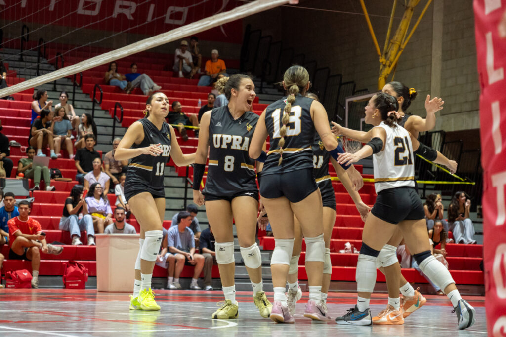 las lobas de la upr de arecibo se llevaron el primer partido de la postemporada ante las jerezanas de la upr de río piedras. (ariana rodríguez lai)