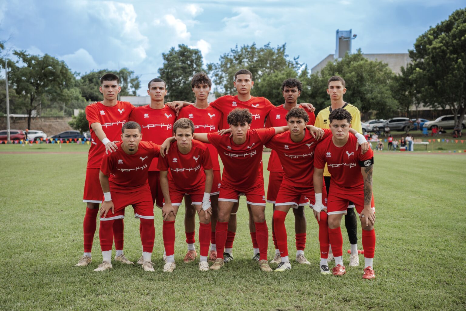 los bicampeones gallitos de la upr de río piedras pasaron con el primer lugar a la postemporada. (ariana rodríguez lai)