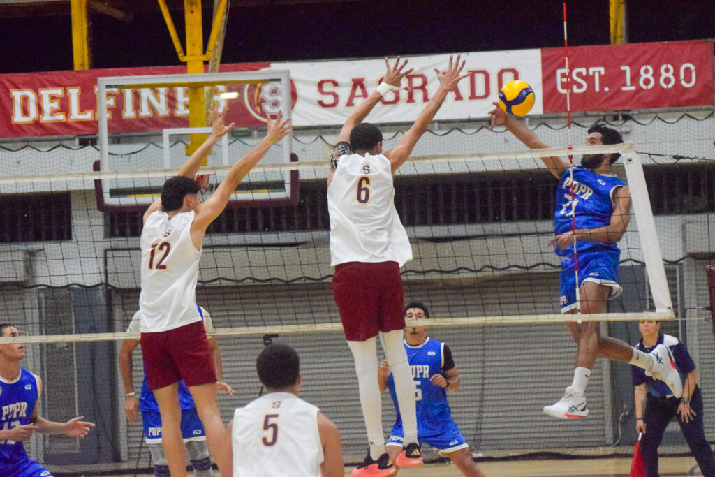 los castores de la politécnica añaden brillo al 60 aniversario de su institución.jpg (z. acosta lai)
