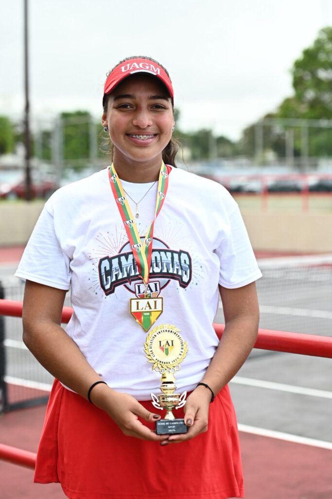 arianna paradas fue la jugadora más valiosa de la temporada.jpeg (jorge colón lai)