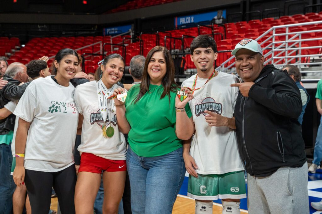 la familia trujillo formadores de voleibolistas en guayanilla y para puerto rico.jpeg (darío rodríguez iq)