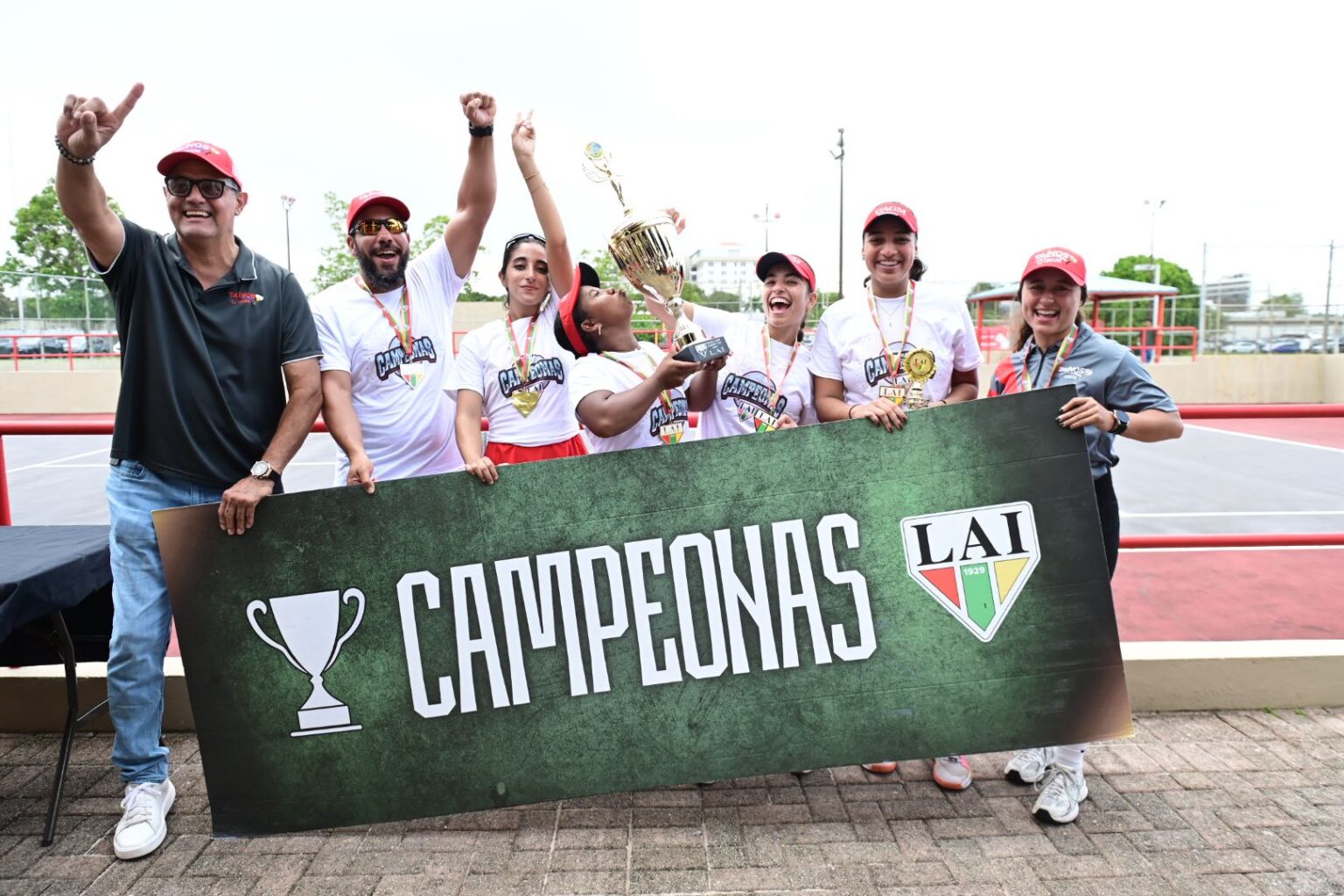 las taínas de la uagm repiten su campeonato en tenis.jpeg (jorge colón lai)