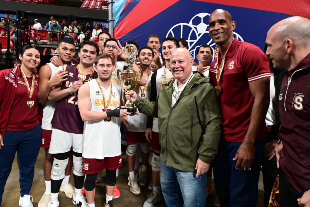 los delfines de la usc ganan el bronce del voleibol de la lai.jpg (jorge colón lai)