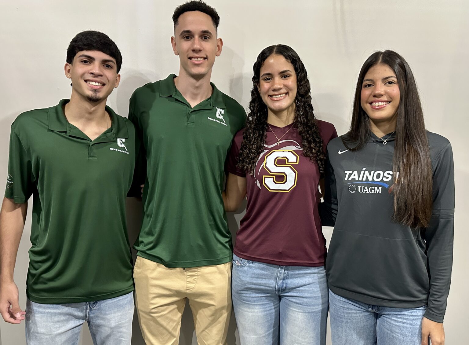 los parejas de hermanos una de ellos gemelos fraternos llegan a la final de voleibol de la lai.jpeg (z. acosta lai)