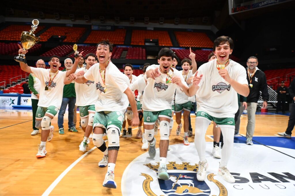 los tarzanes son caampeones del voleibol de la lai.jpeg (jorge colón lai)