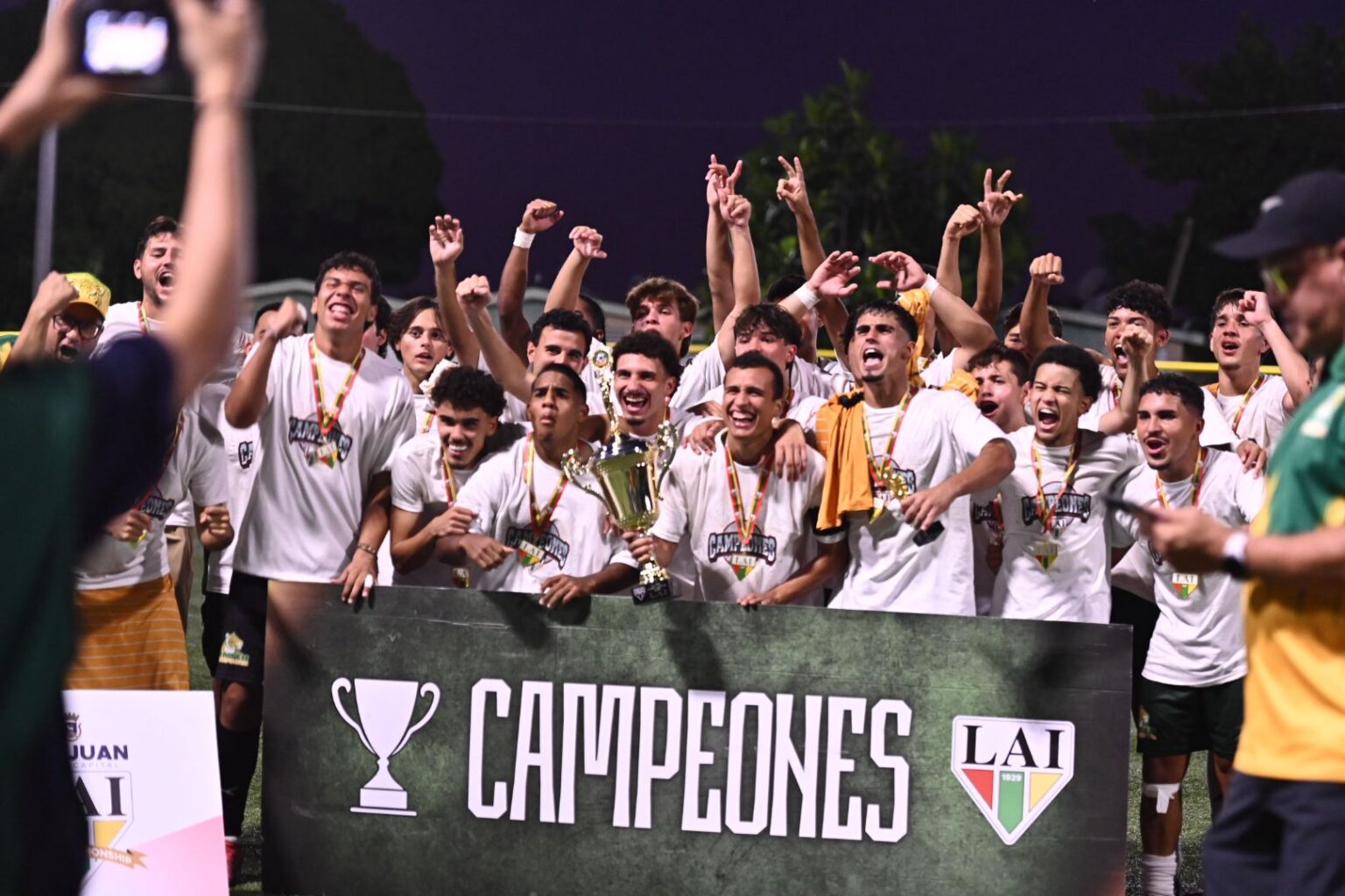 los tigres de la uipr son los nuevos campeones de fútbol de la lai.jpeg (jorge colón lai)