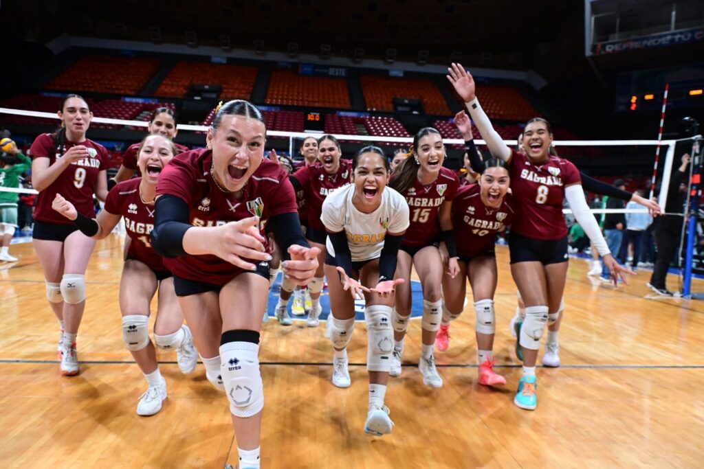 todo es celebración para las delfinas de la usc.jpeg (jorge colón lai)