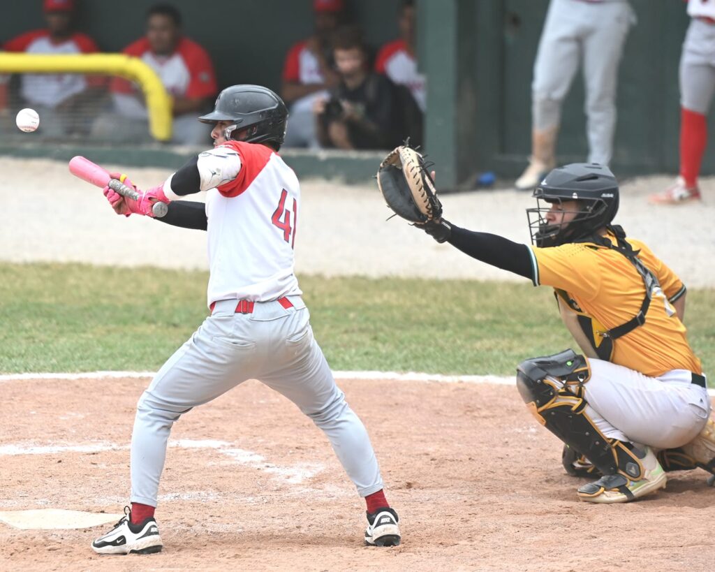 los bates de la uagm conectaron 18 imparables para ganar por lo mínimo 3 2 a la uipr.jpeg (l. minguela lai)