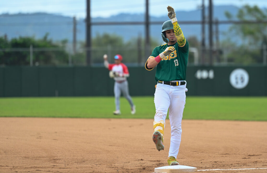 los tigres de la uipr ganan el primer partido de la final de béisbol de la lai.jpg (l. minguela lai)