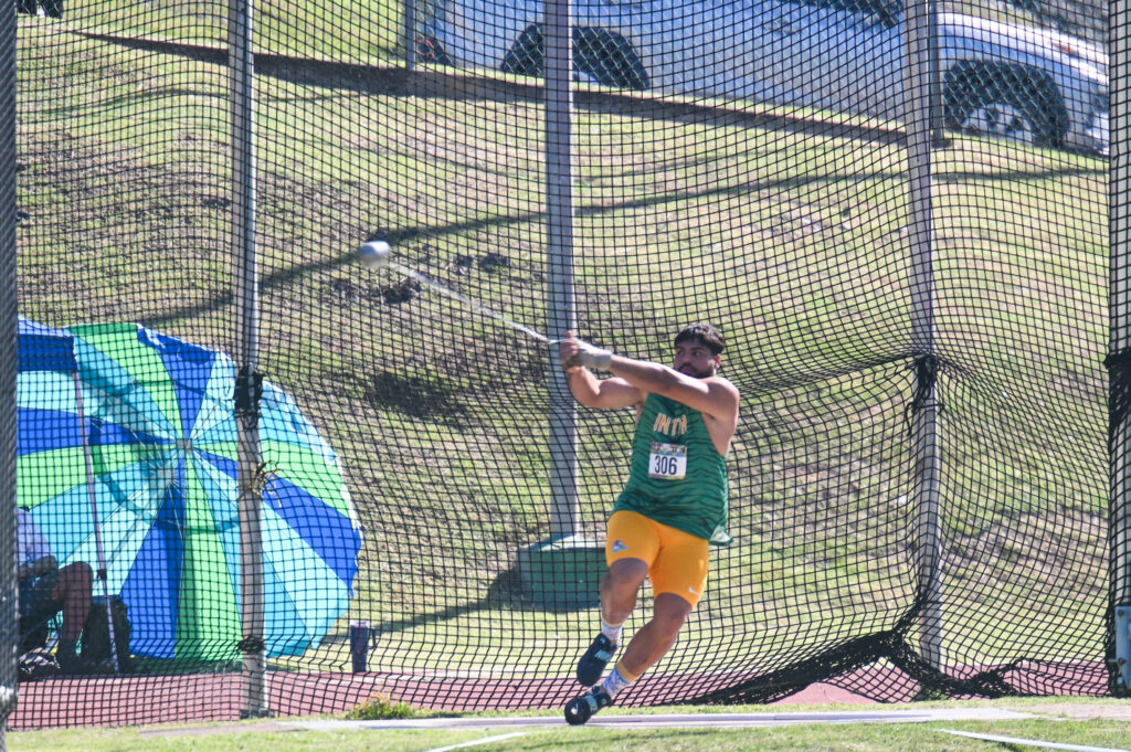 michael soler puede rebasar la marca de lanzamiento de martillo de la lai en las justas de atletismo.jpg (l. minguela lai)