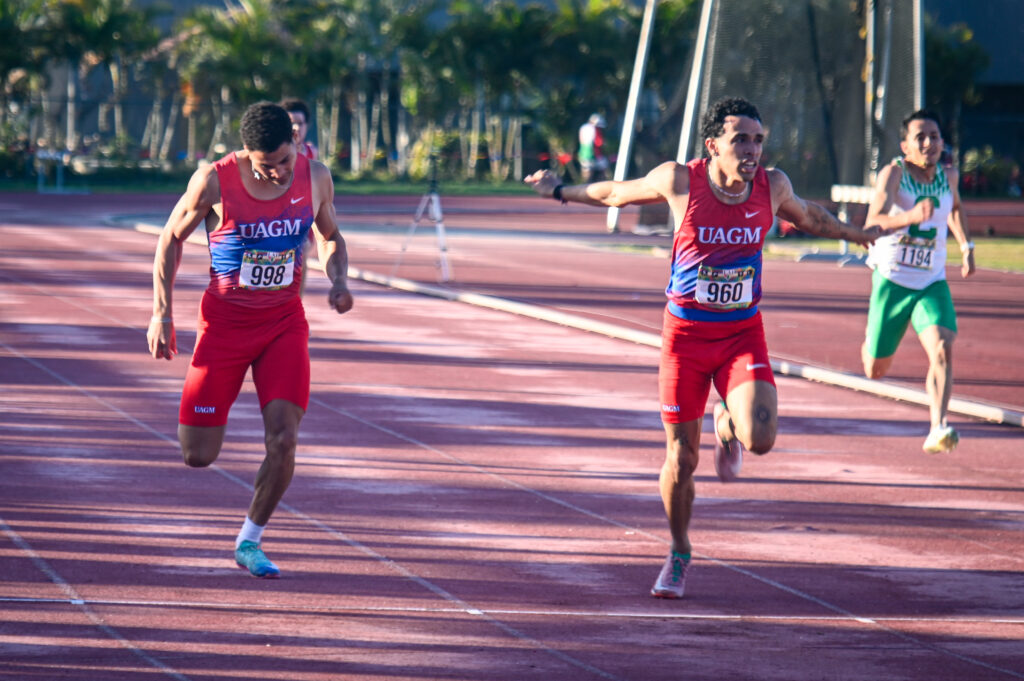adrian canales y yariel pérez se destacan en los 200 metros. (luis f. minguela lai)
