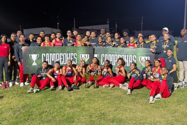 cleebración en grande en la uagm.jpeg (luis ortiz lai)