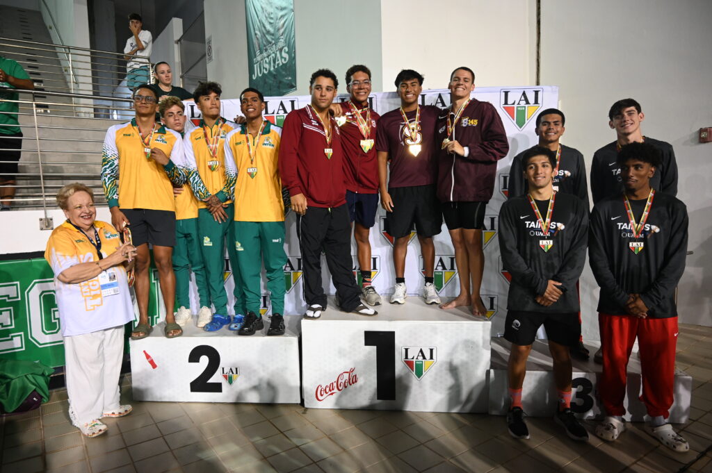 el relevo 400 metros combinados de sagrado que definió el campeonato masculino. (luis f. minguela lai)