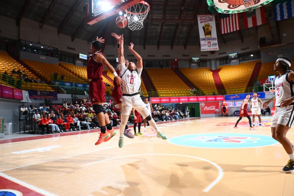 el segundo partido de la uagm y la usc es el lunes en el palacio de recreación y deportes.jpeg (jorge colón lai)