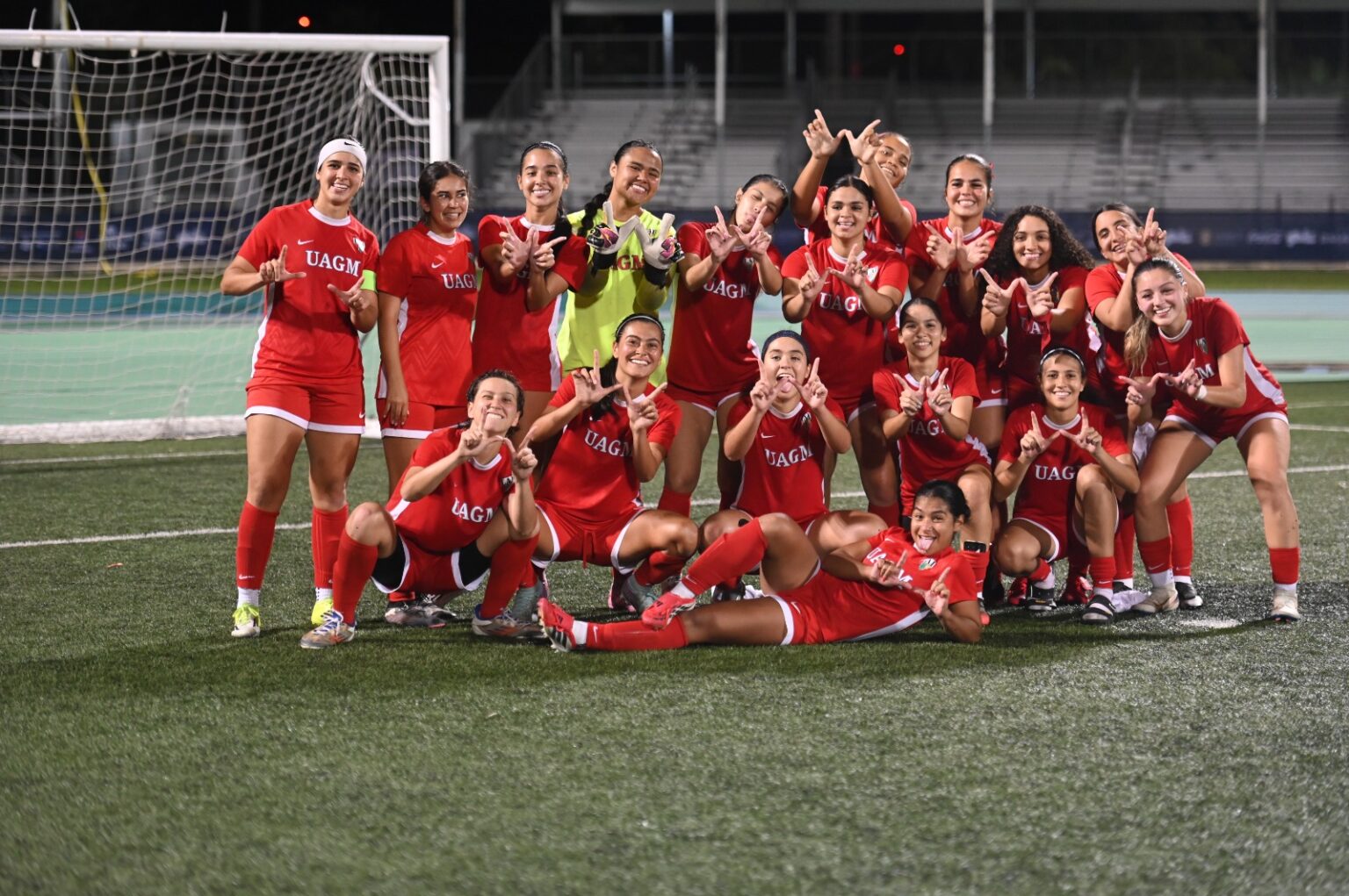 grandiosas, las taínas de la uagm van a su primera final de fútbol en la lai.jpeg (luis f. minguela lai)