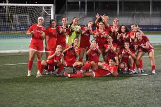 grandiosas, las taínas de la uagm van a su primera final de fútbol en la lai.jpeg (luis f. minguela lai)