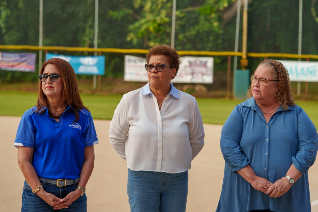 ivelisse echevarría y marta gonzález torres (primera mujer dirigente en la lai) ambas de la católica. (luis ortiz lai)