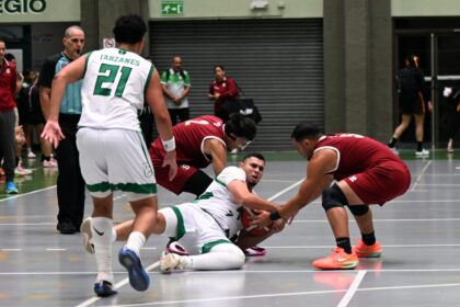 la lucha en el baloncesto masculino es una intensa e interesante. (luis f. minguela lai)