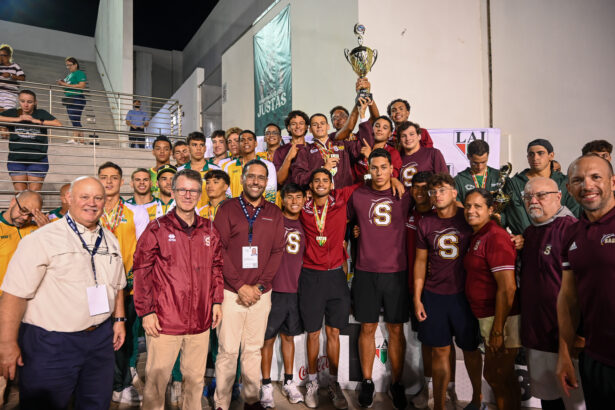 la noche fue de los delfines de la usc por ganar el campeonato dramáticamente.jpg (luis f. minguela lai)