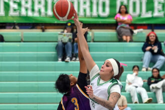 la upr de mayagüez pudo superar a la ucb y seguir su camino a las semifinales del torneo. (lai) 2