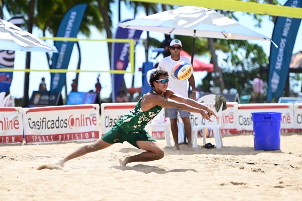 la upr de mayagüez sigue a paso firme por la defensa de su bicampeonato en el voleibol de playa. (jorge colón lai)