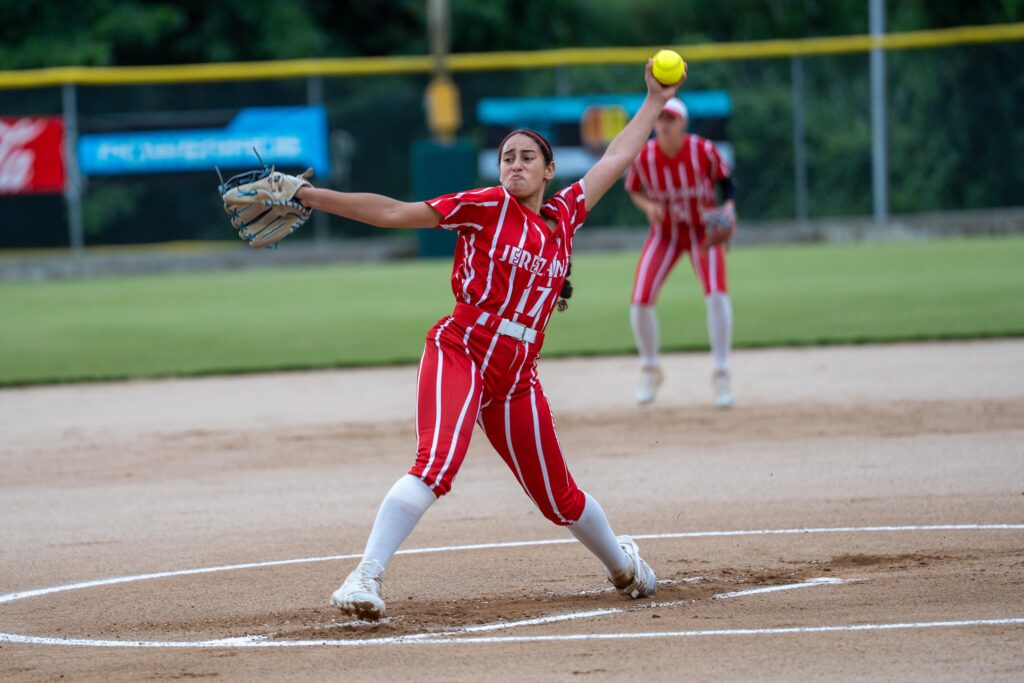 la victoria monticular fue para leilaniz nieves, quien trabajó 3.0 entradas, permitiendo dos imparables, dos bases por bolas y propinando cuatro ponches. (dario rodríguez lai)