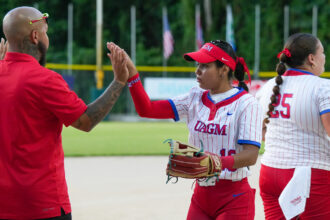las campeonas defensoras taínas de la uagm gananron el primer partido de la serie final de sóftbol femenino. (luis ortiz lai)