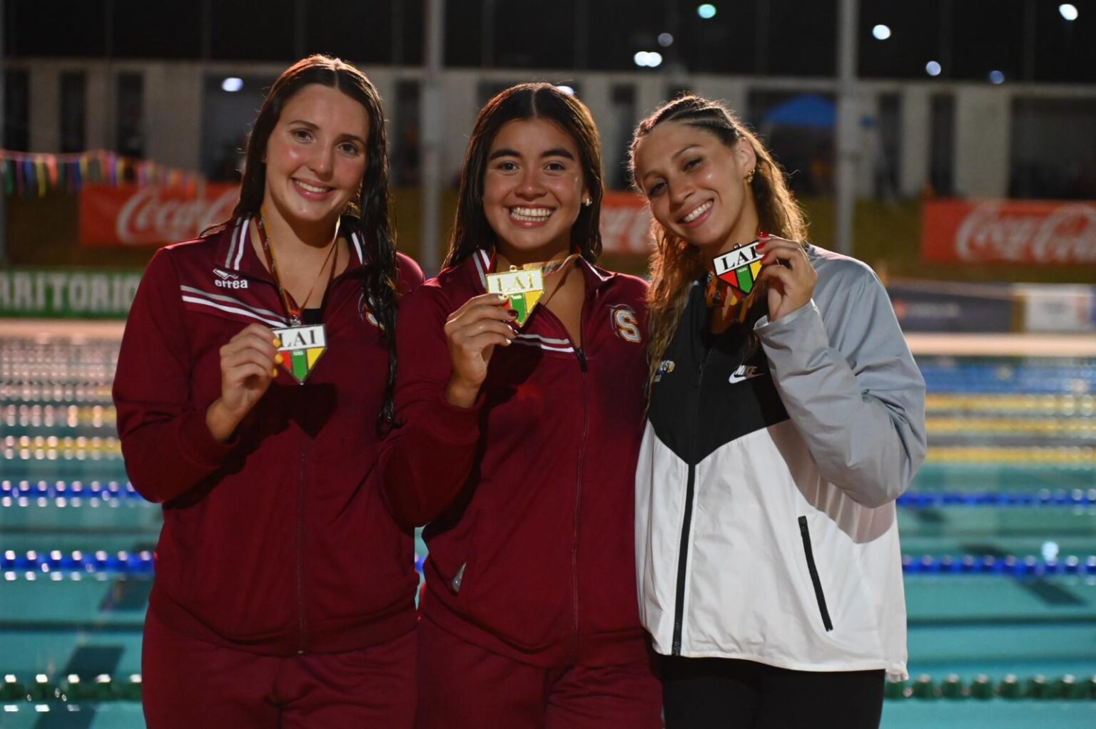 las delfinas de la usc están en control absoluto de las justas de natación.jpeg (jorge colón lai)