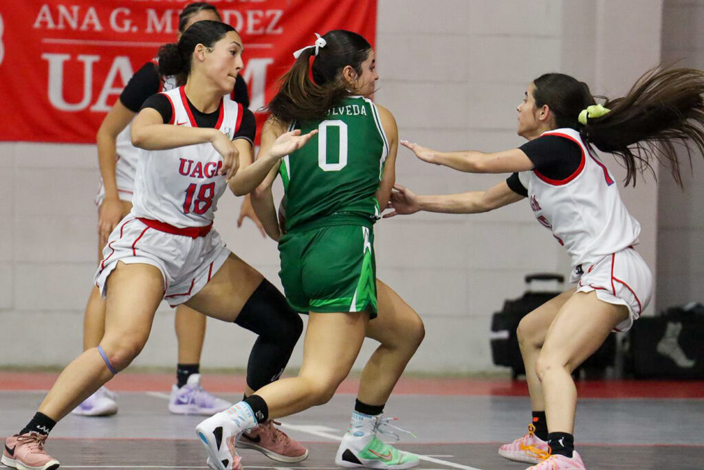 las juanas de la upr de mayagüez están cerca de clasificar a otro final del baloncesto de la lai.jpg (sofia jiménez lai)