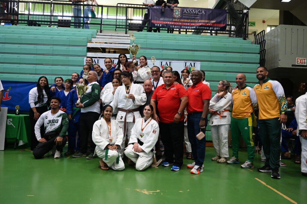 las taínas de la uagm ganan el tercer campeonato consecutivamente en el judo.jpg (luis f.minguela la)