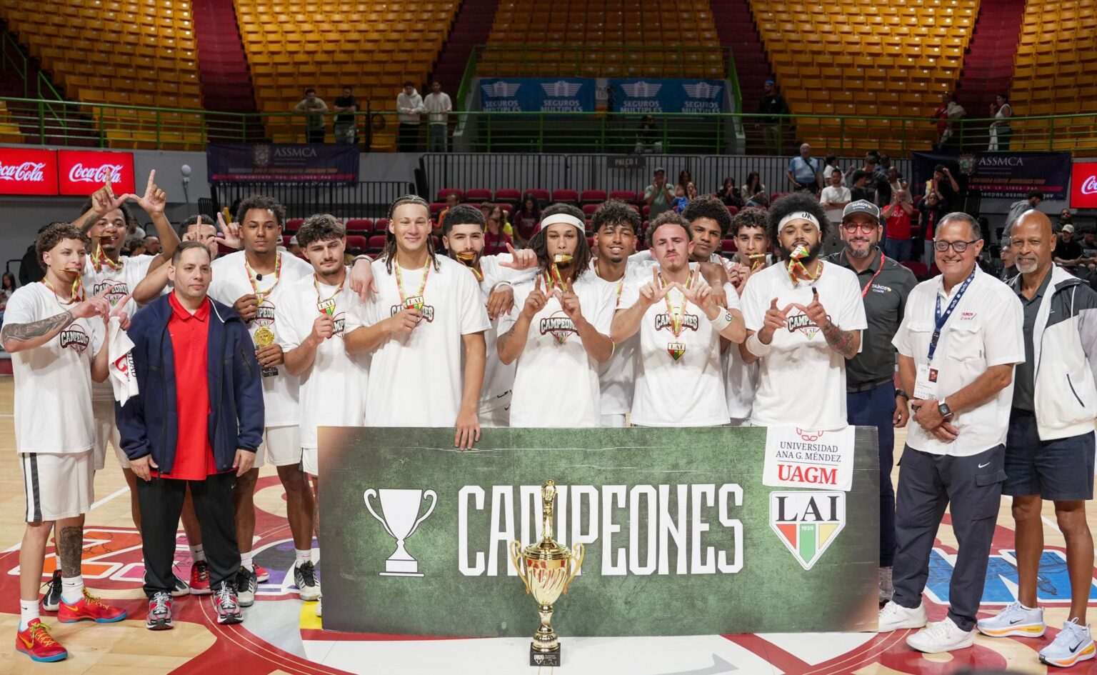 lo lograron. la uagm y leo arill le dieron el primer campeonato de balocesto a la uagm.jpeg (luis ortizo lai)