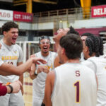 los delfines de la usc celebrán su clasificación a la final del baloncesto lai. su último campeonato fue en 1986. (roberto j. rivera guzmán para la lai)