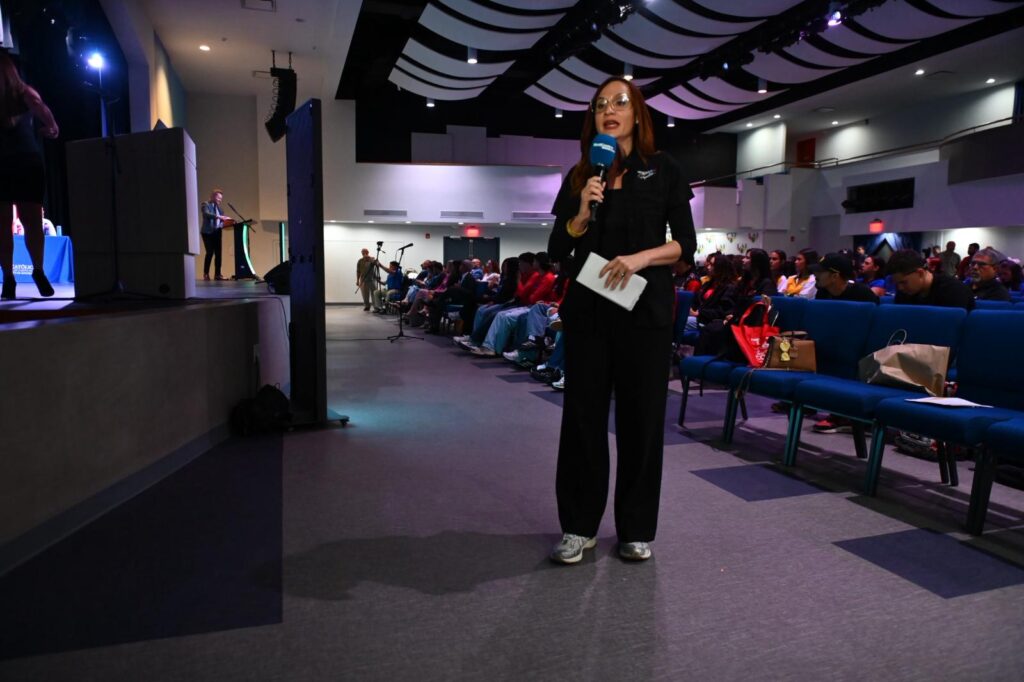 toda la cobertura televisiva por wapa media. en la foto, la periodista natalia meléndez. (jorge colón lai) jpeg
