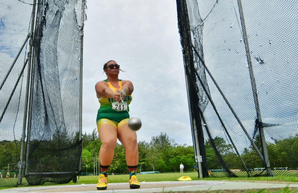 yarielis torres rompe la marca de la lai establecida en lanzamiento de martillo. (jorge colón lai)