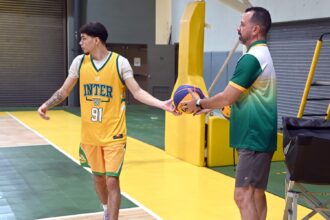 christpher soto durante el entrenamiento con el dirigente edwin peña previo al viaje a hondurasjpeg (luis f. minguela lai)