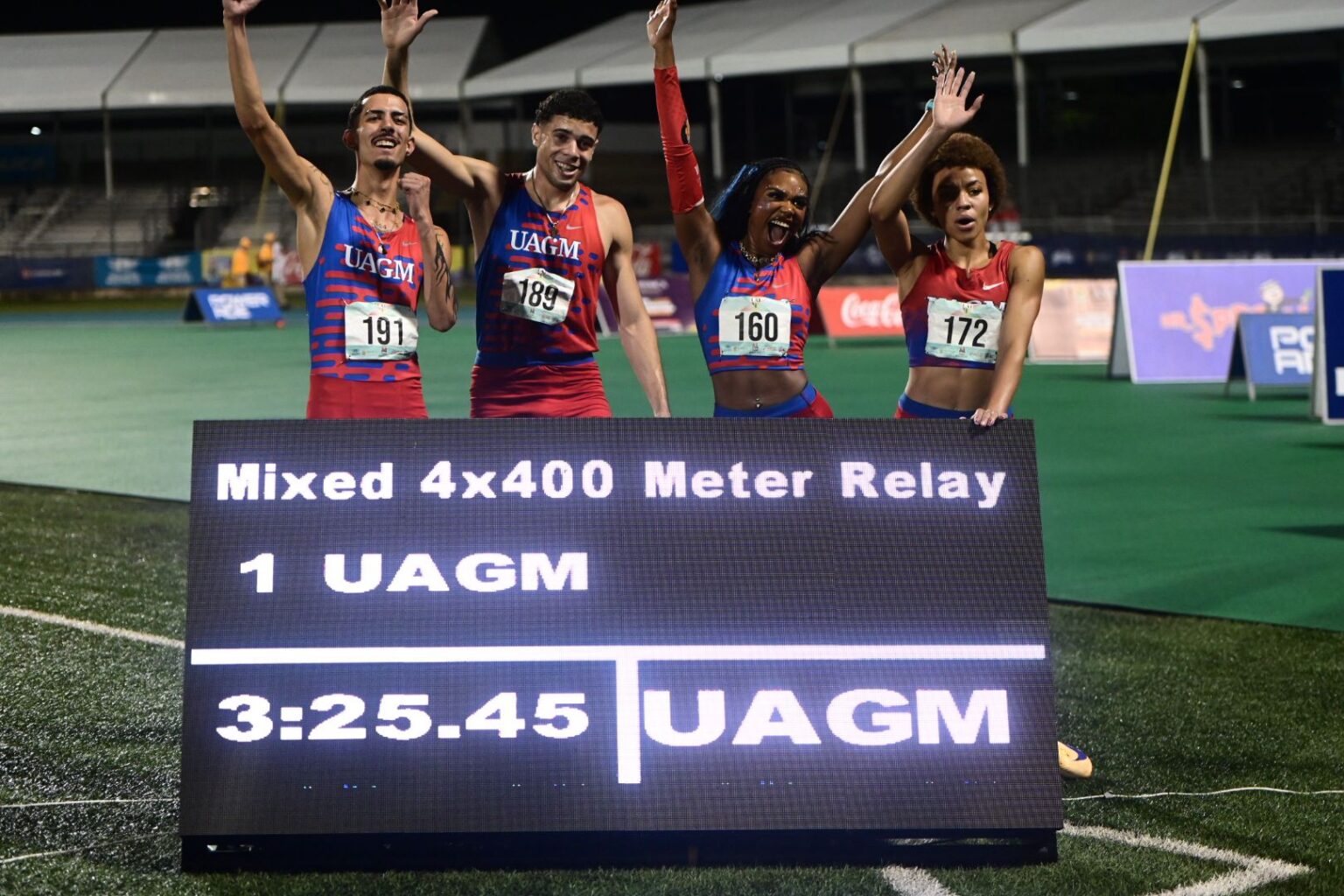el relevo más rápido universitario de 4x400 metros es el de la uagm.jpeg (jorge colón lai)
