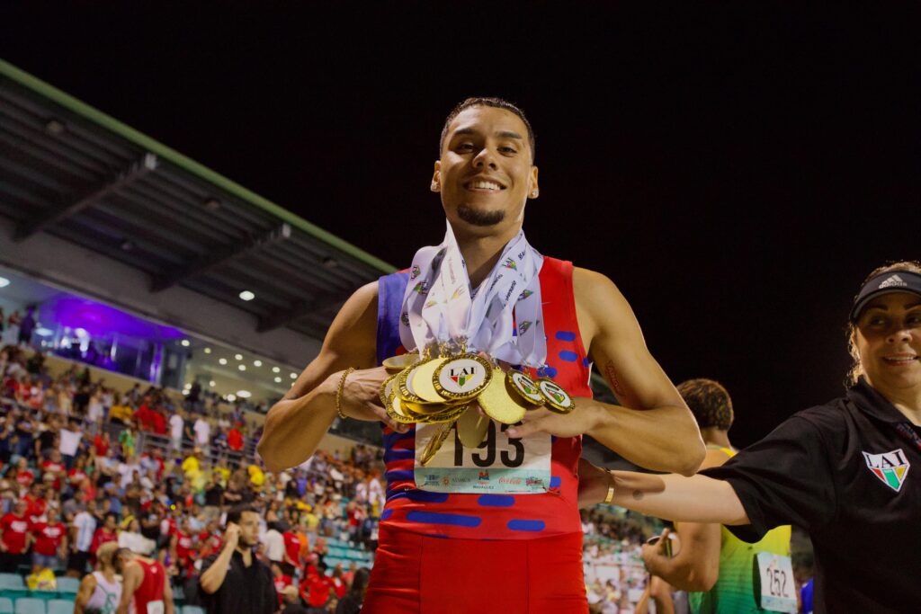 josé figueroa hizo tres marcas nacionales en las justas de atletismo.jpeg (lai)