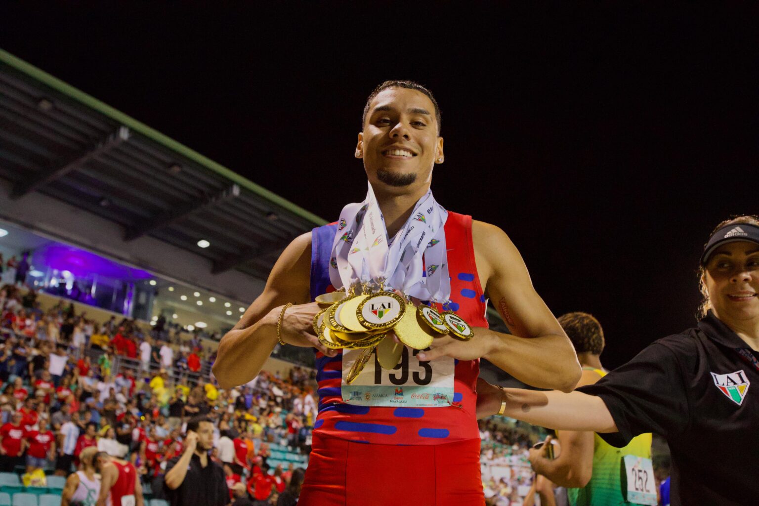 josé figueroa hizo tres marcas nacionales en las justas de atletismo.jpeg (lai)