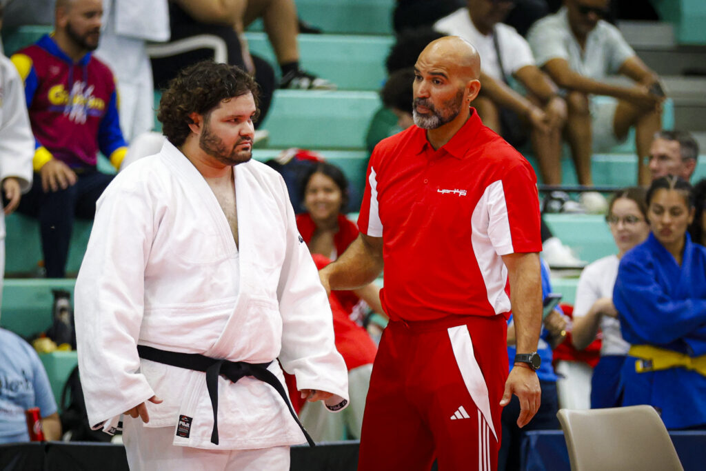 carlos santiago es el entrenador del equipo de judo de la upr de río piedras en la lai.jpg (lai)