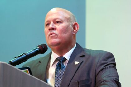 el licenciado jorge o. sosa fue reelegido por unanimidad por la junta de gobierno de la liga atlética interuniversitara.jpeg (luis f. minguela lai)