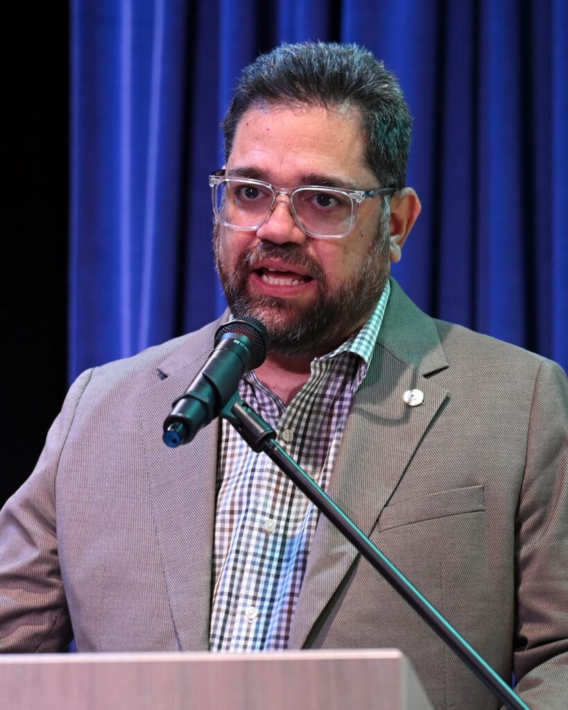 el licenciado josé a. frontera agenjo fue reelegido presidente de la junta de gobierno. (luis f. minguela lai)