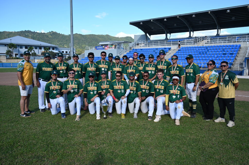 los tigres de la universidad interamericana de puerto rico subcampeones del béisbol de la lai en el 2025 2026. (lai)