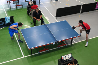 el torneo de tenis de mesa continua este sábado en la fase de cuartos de final. (luis f. minguela lai)