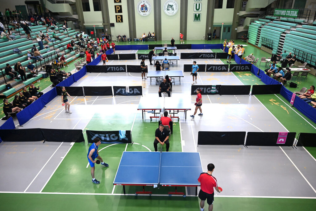la acción del tenis de mesa continúa este sábado en la cancha rebeckah colberg de san juan. (luis f. minguela lai)