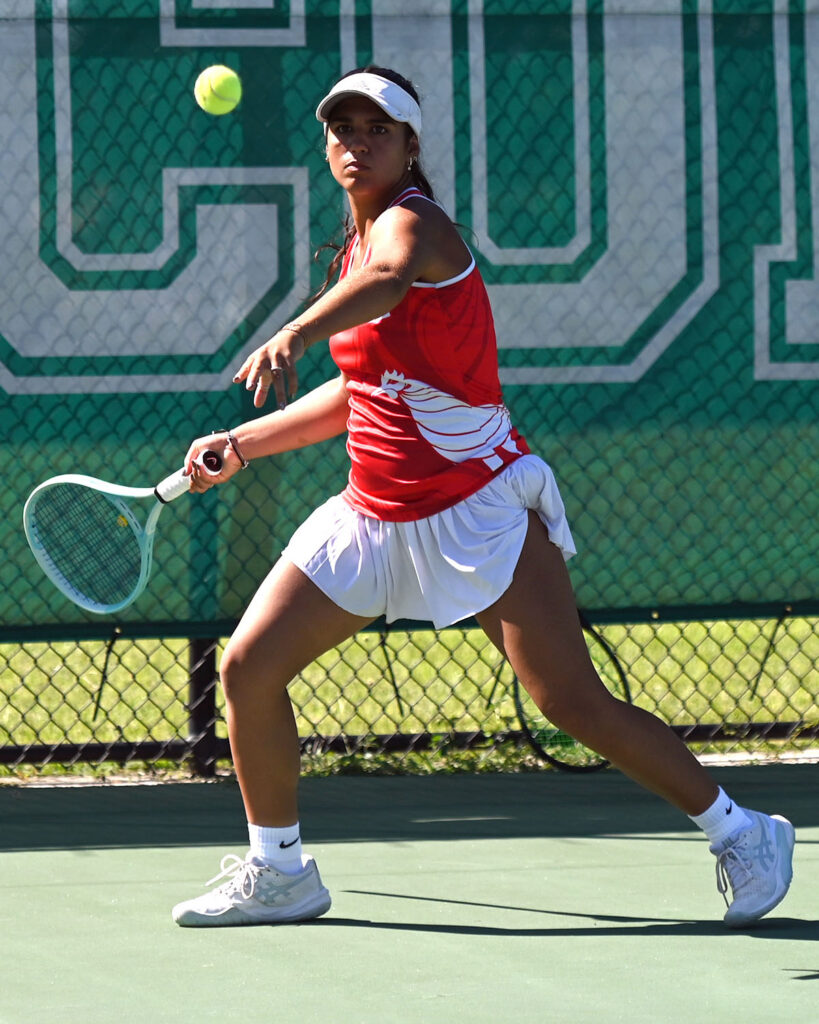 la upr de río piedra enfocada en ser las nuevas campeonas de la lai en el tenis. (luis f. minguela lai)